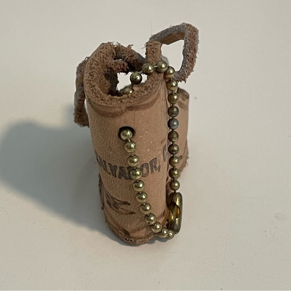 El Salvador, C.A. Brown Leather Mini Boot Souvenir Keychain with Laces & Chain - Picture 9 of 10